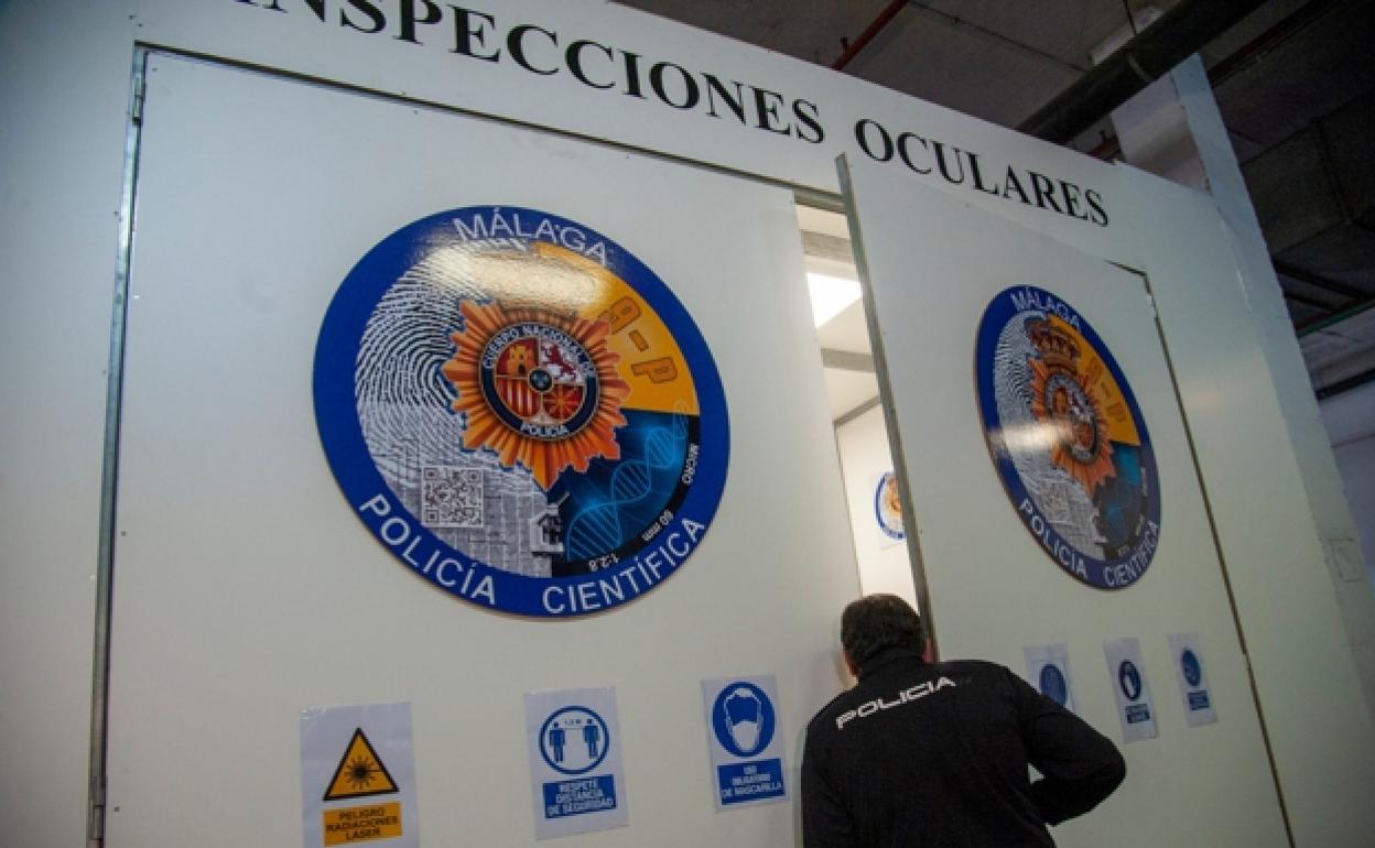 Los especialistas de Policía Científica tratarán de determinar la data de la muerte con ayuda de los forenses. 