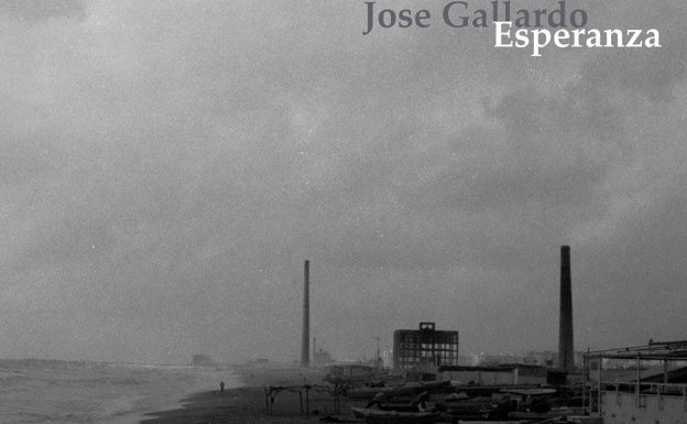 Imagen principal - Detalles de las portadas de los discos de Jose Gallardo que componen su particular trilogía musical.