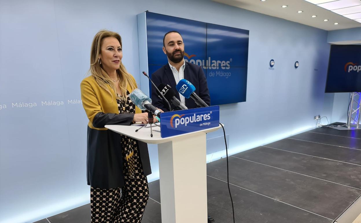 Carolina España y Mario Cortés, este viernes en la comparecencia en la sede provincial del PP.