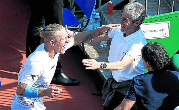 Davidovich y Martín Fiz celebran.