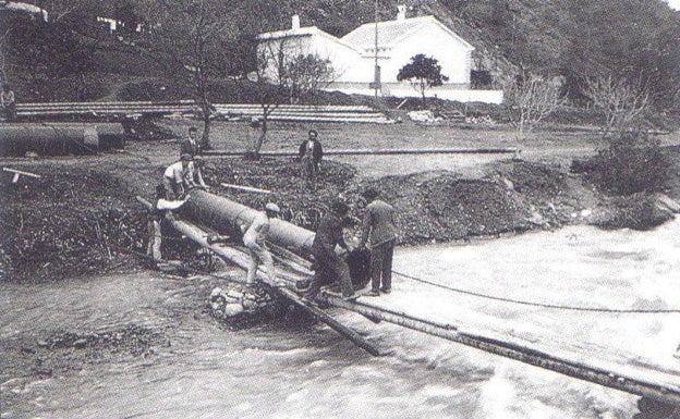 Imagen principal - En la primera imagen, construcción de la central eléctrica de San Augusto de la empresa Taillefer S.A. En la segunda, diseños del salto de agua de San Eugenio en 1925 y el empresario Augusto Taillerfer, en los años 30.