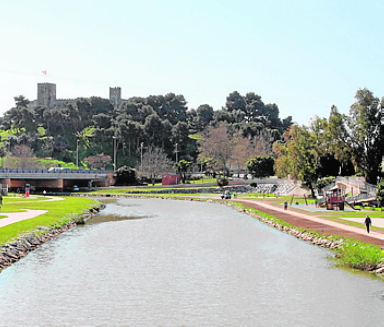 Río Fuengirola y castillo. j. a.