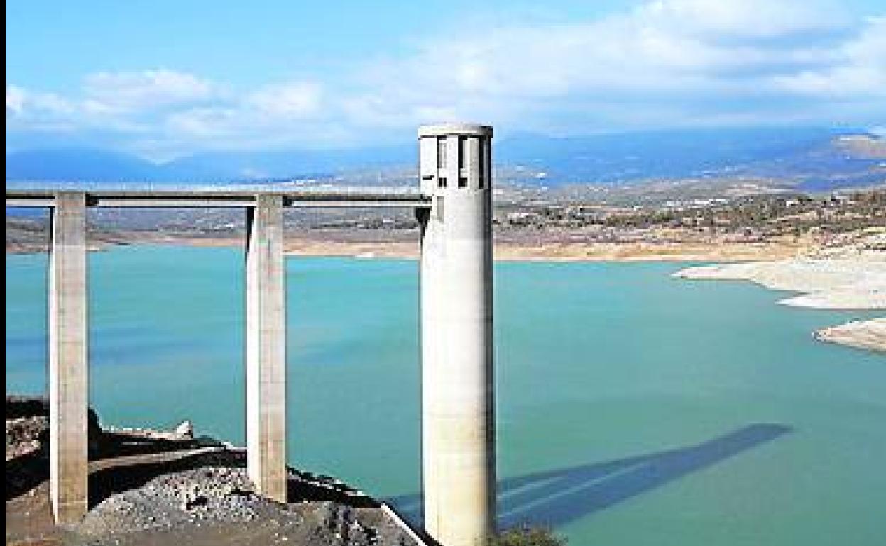 La Viñuela | El gran embalse que cambió el paisaje del interior de la comarca