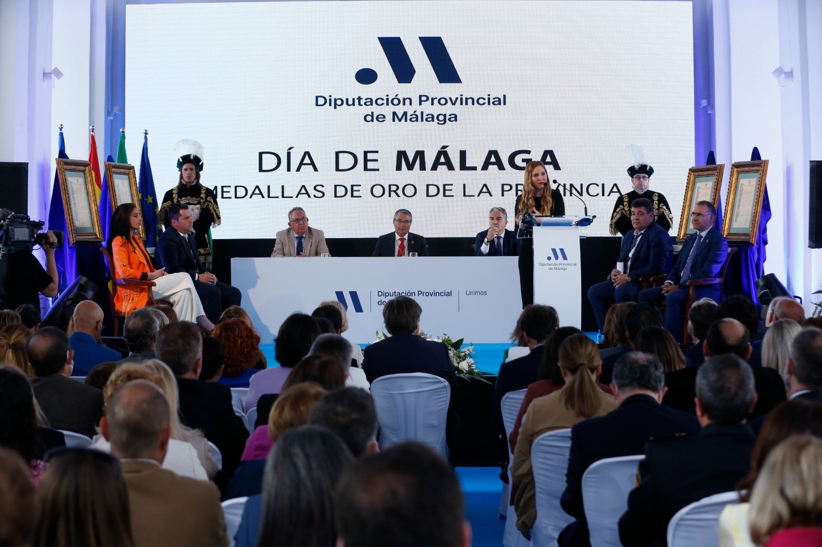 La Diputación de Málaga entrega sus Medallas de Oro a Elías Bendodo, María Peláe, Miguel Ángel Herrera, el aeropuerto y la Liga Provincial de Jábegas y una Mención Honorífica al pueblo de Ucrania