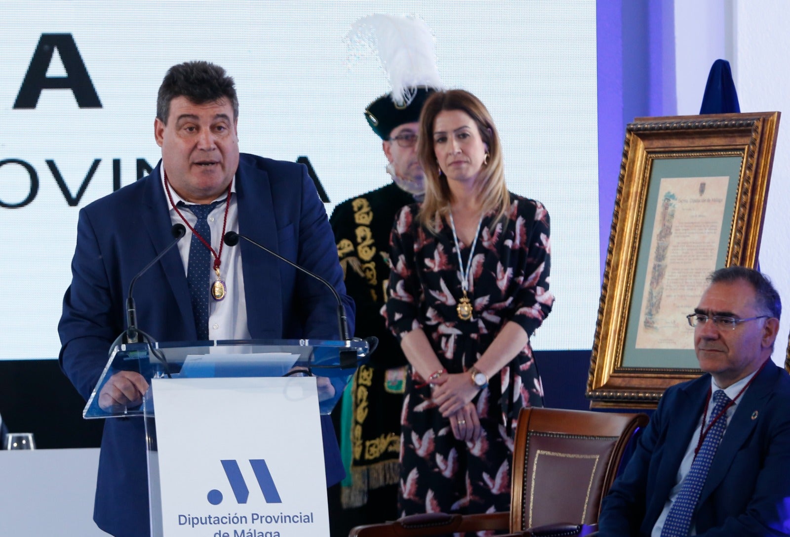 La Diputación de Málaga entrega sus Medallas de Oro a Elías Bendodo, María Peláe, Miguel Ángel Herrera, el aeropuerto y la Liga Provincial de Jábegas y una Mención Honorífica al pueblo de Ucrania