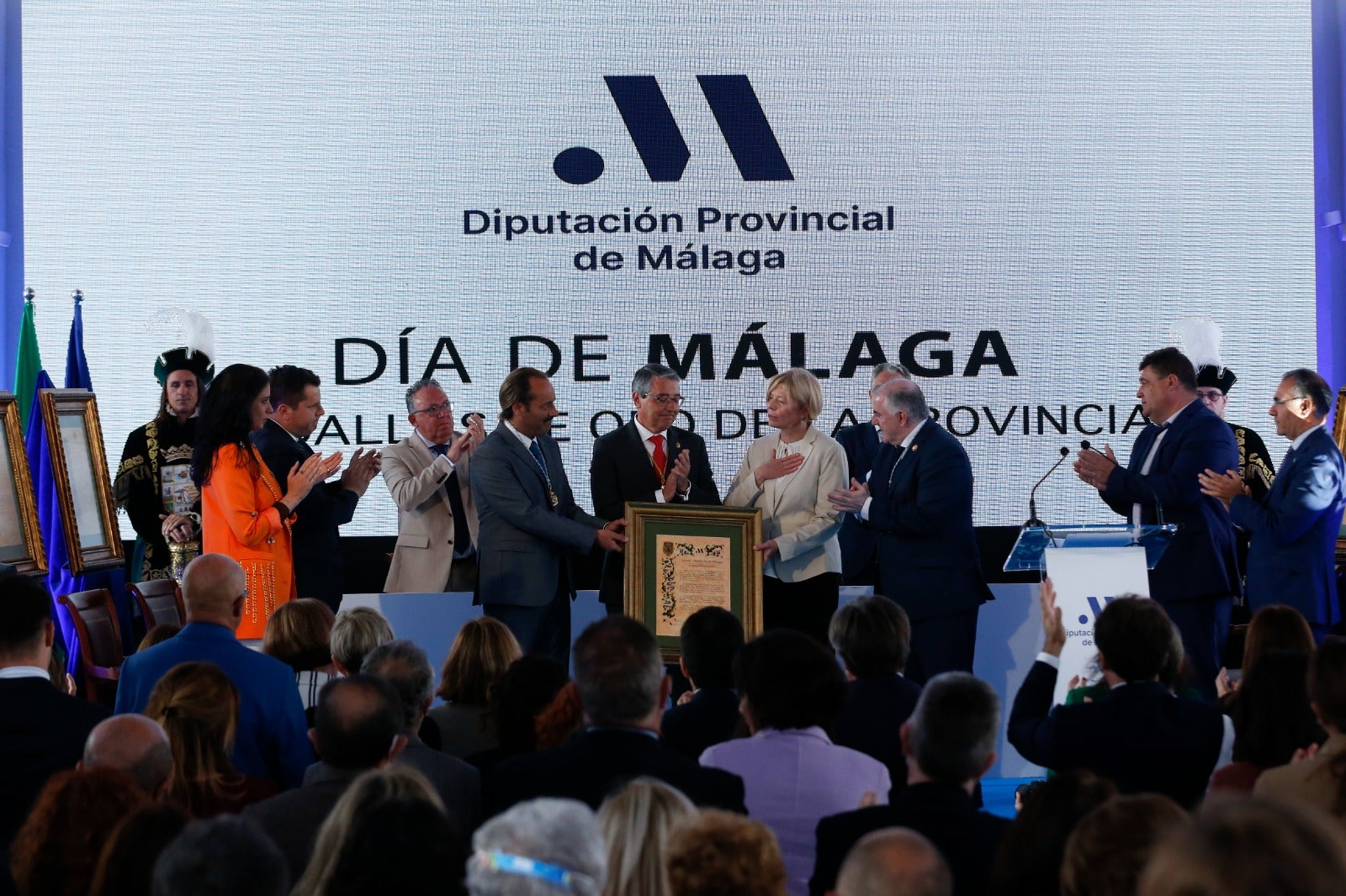 La Diputación de Málaga entrega sus Medallas de Oro a Elías Bendodo, María Peláe, Miguel Ángel Herrera, el aeropuerto y la Liga Provincial de Jábegas y una Mención Honorífica al pueblo de Ucrania