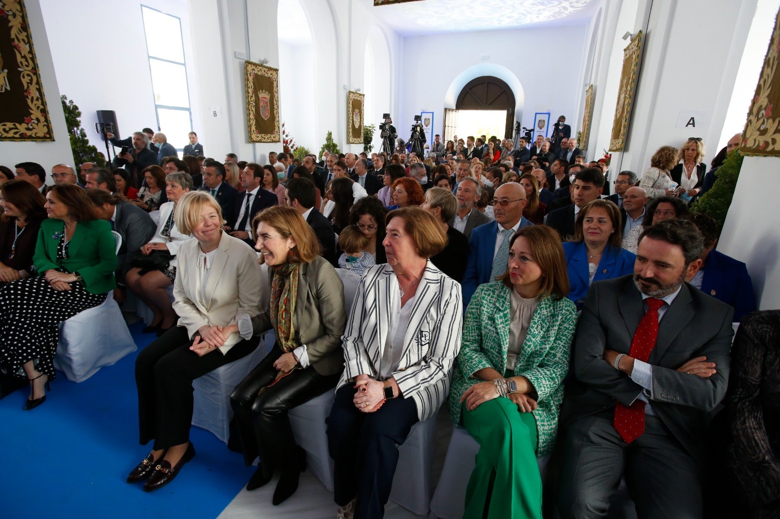 La Diputación de Málaga entrega sus Medallas de Oro a Elías Bendodo, María Peláe, Miguel Ángel Herrera, el aeropuerto y la Liga Provincial de Jábegas y una Mención Honorífica al pueblo de Ucrania