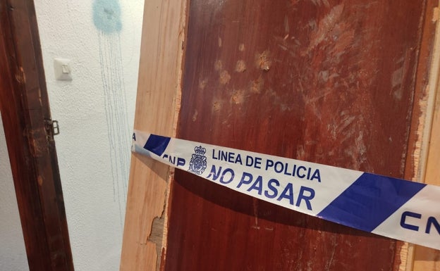 «Un vecino nos avisó de que la Policía había tirado la puerta porque mi inquilino había matado a un joven»