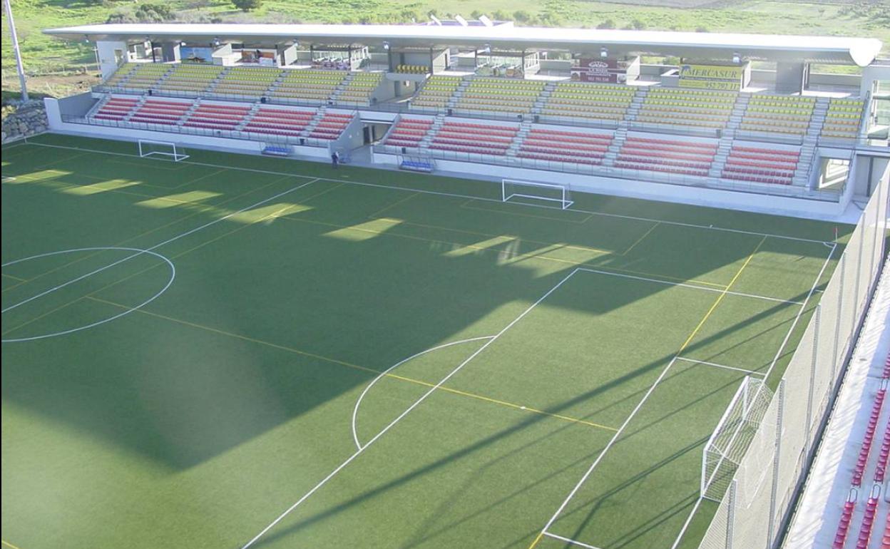 Imagen aérea del estadio de fútbol Francisco Muñoz Pérez de Estepona.