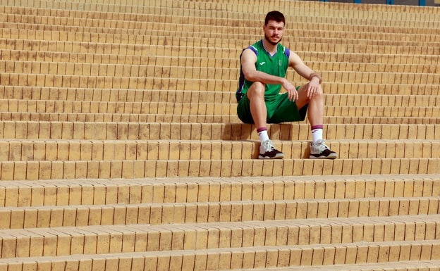 Barreiro, en la escalinata de acceso al Martín Carpena. 