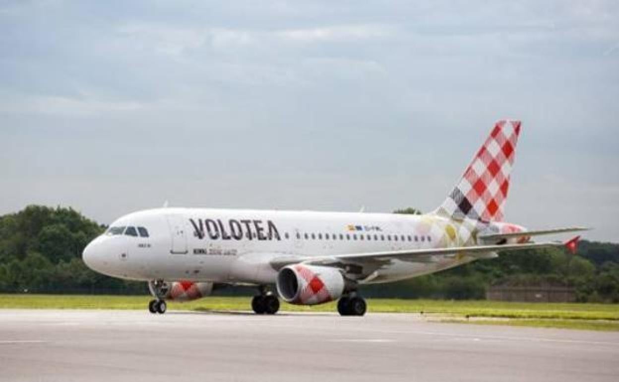 Vista de un avión de Volotea en Málaga. 