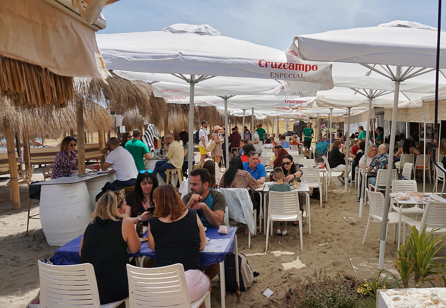 Fotos: 1 de mayo: Málaga se anticipa a la temporada alta con las mesas y las hamacas de las playas llenas