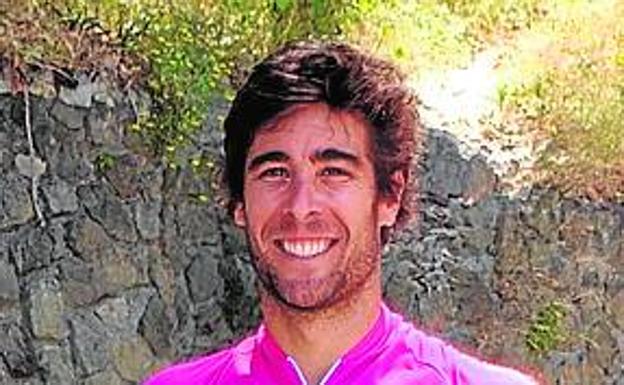 Victoriano Raso, el entrenador del equipo. 