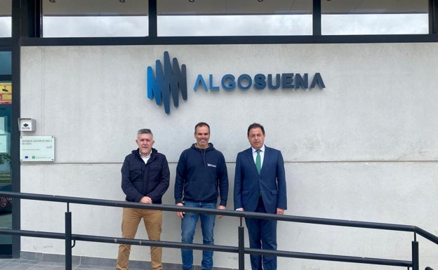 Empresarios de la firma veleña Algo Suena. 