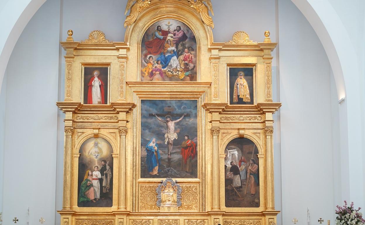 Retablo del templo guatemalteca con las pinturas de Berzosa. 