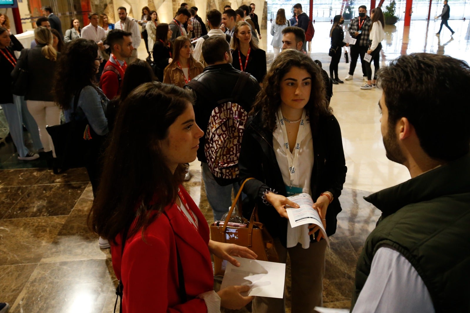 Los 50 seleccionados reciben instrucciones prácticas de las empresas más punteras de la provincia, en la segunda edición de este proyecto que se celebrara en el Palacio de Ferias