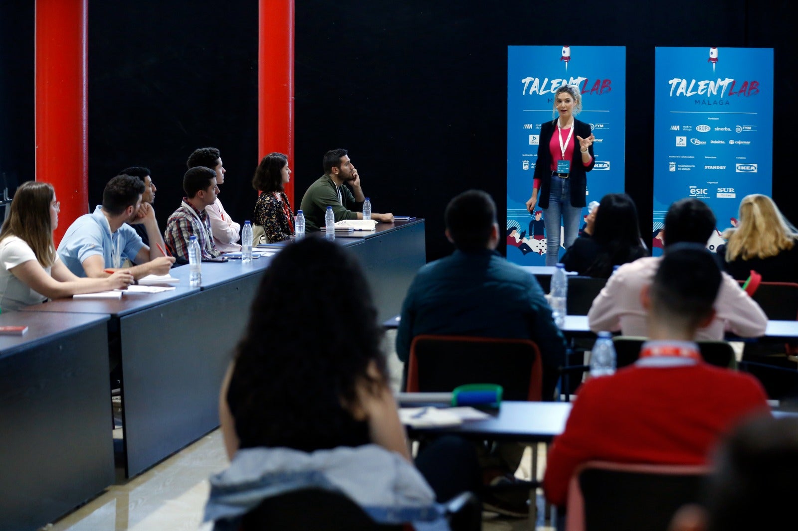 Los 50 seleccionados reciben instrucciones prácticas de las empresas más punteras de la provincia, en la segunda edición de este proyecto que se celebrara en el Palacio de Ferias