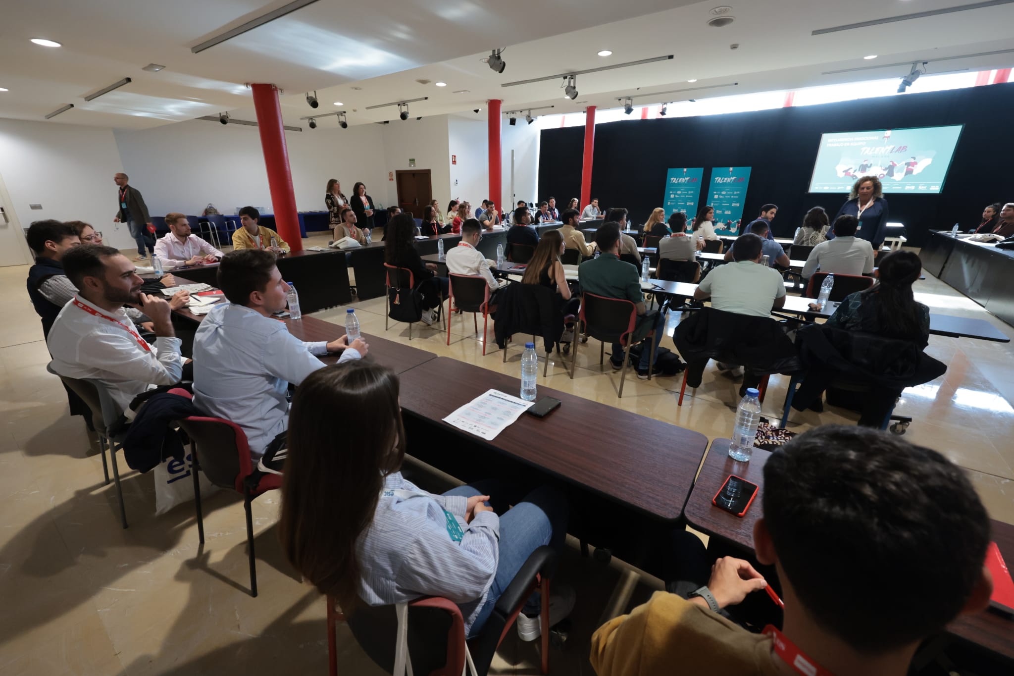 Los 50 seleccionados reciben instrucciones prácticas de las empresas más punteras de la provincia, en la segunda edición de este proyecto que se celebrara en el Palacio de Ferias