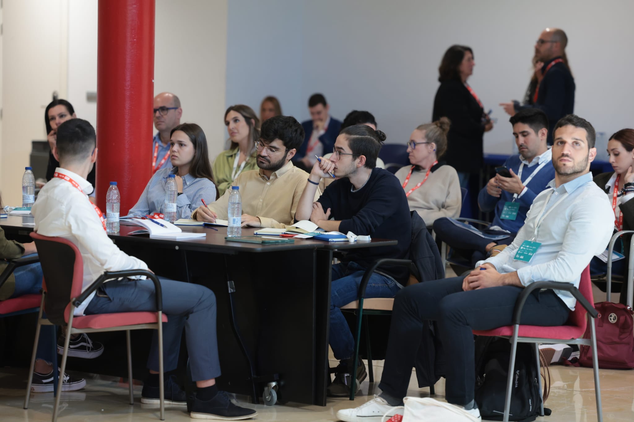 Los 50 seleccionados reciben instrucciones prácticas de las empresas más punteras de la provincia, en la segunda edición de este proyecto que se celebrara en el Palacio de Ferias