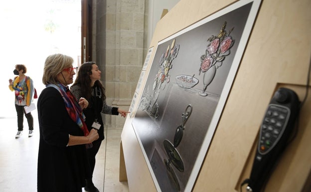 'Bodegón con alcachofas, flores y recipientes de vidrio', de Juan van der Hamen, en la exposición inclusiva. 