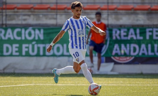 Kevin, en el duelo de este domingo en Estepona. 