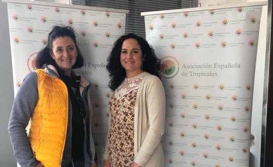 Teresa Rodríguez y Mariví González, en la sede de la asociación. 