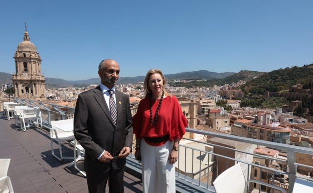 Al Jawar y España, ayer, antes de la entrevista.