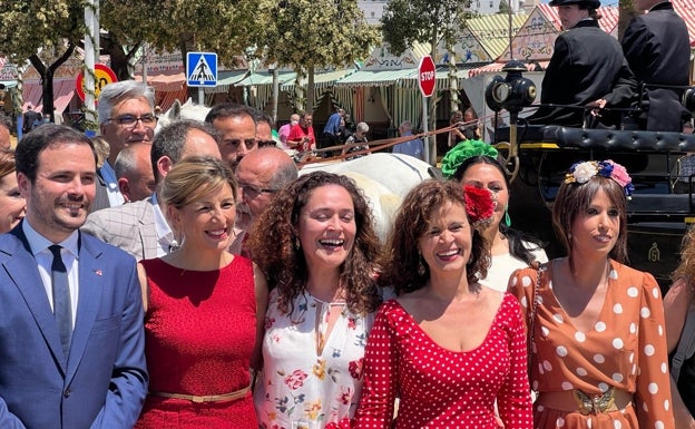 Alberto Garzón, Yolanda Díaz, Inmaculada Nieto, Esperanza Gómez y Martina Velarde, el pasado jueves en Sevilla en una imagen de las redes sociales de la última.