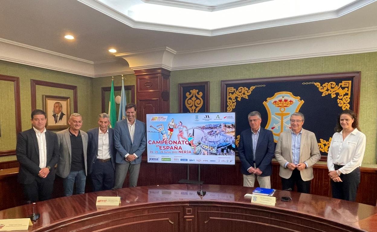 Acto de presentación del evento deportivo, este martes en el salón de plenos del Ayuntamiento nerjeño. 