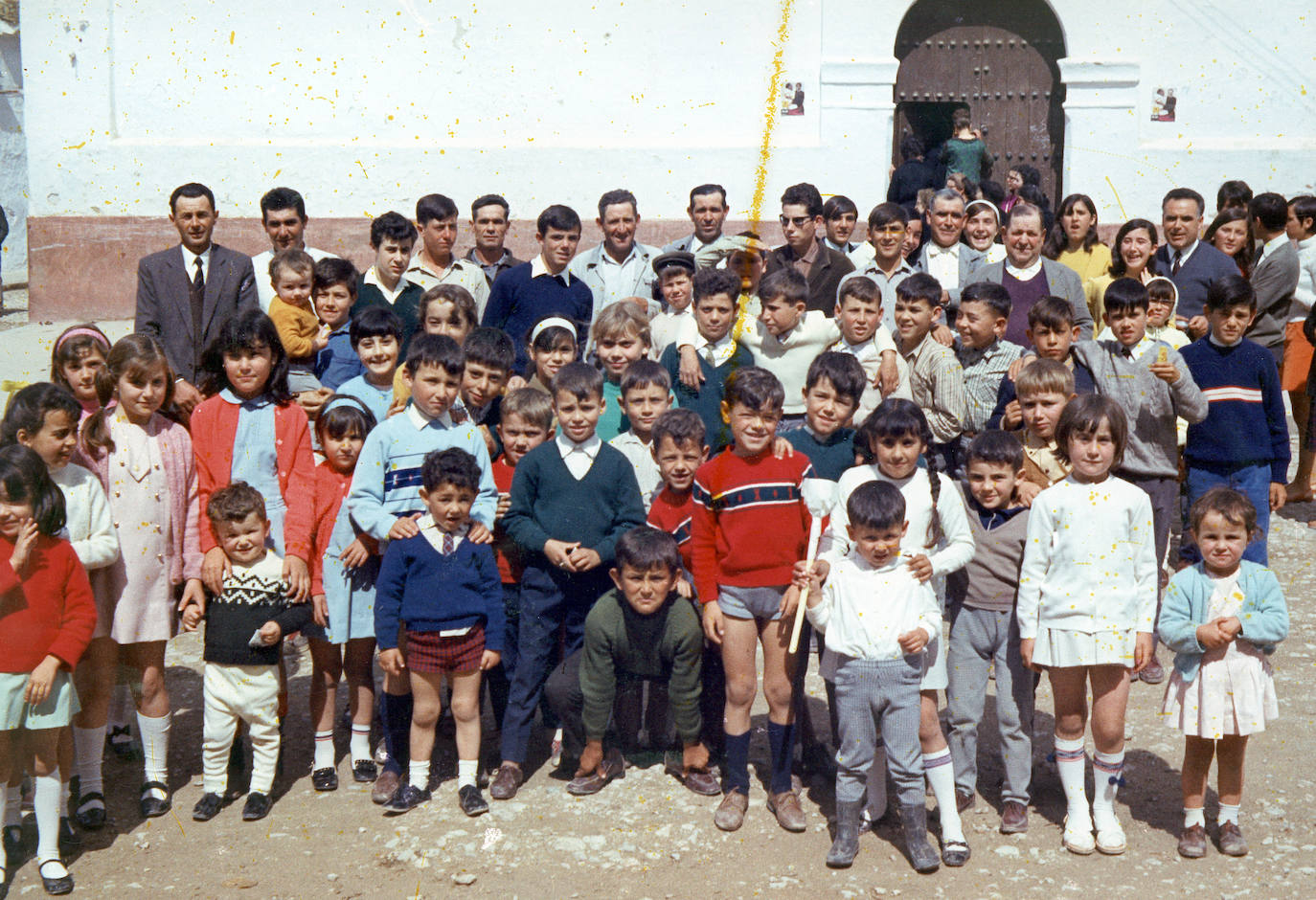 En los primeros meses de 1972 los vecinos se vieron obligados a abandonar su pueblo, que desapareció bajo las aguas del pantano del Guadalteba