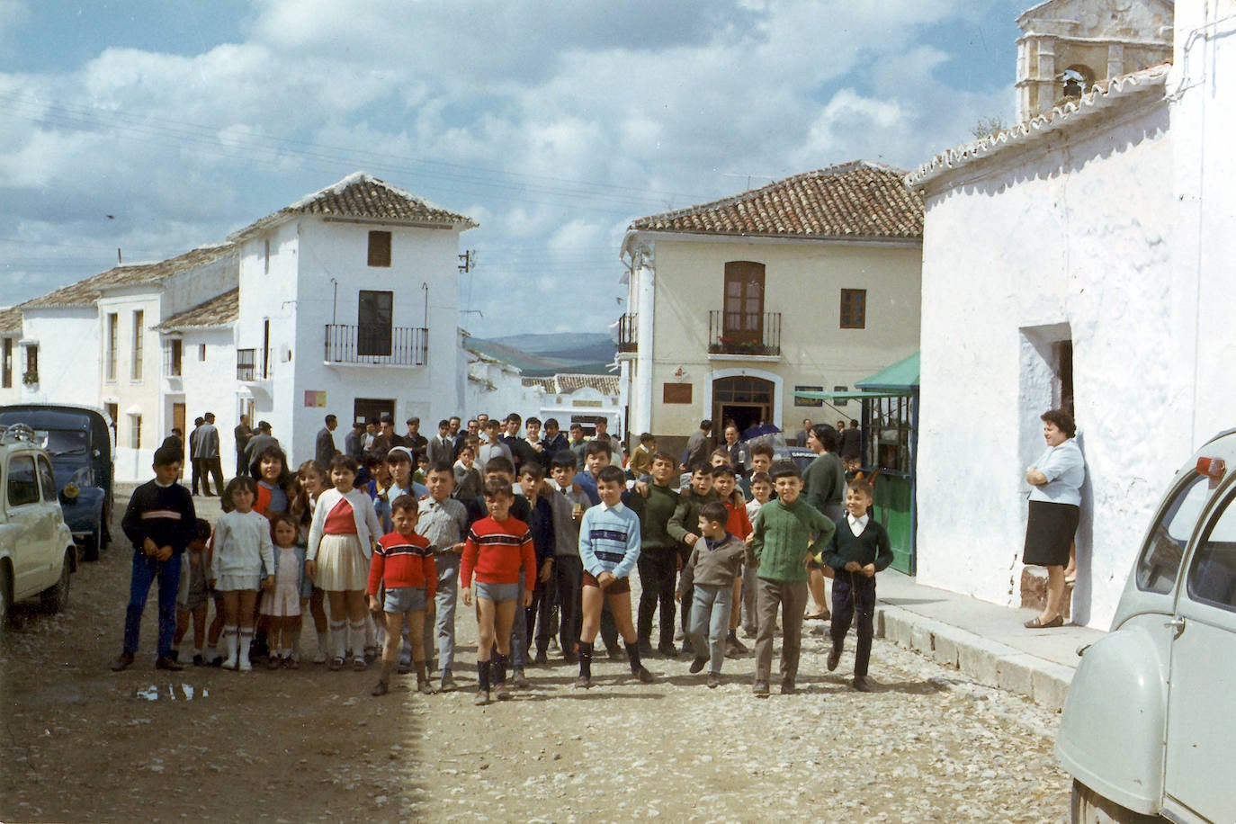 En los primeros meses de 1972 los vecinos se vieron obligados a abandonar su pueblo, que desapareció bajo las aguas del pantano del Guadalteba