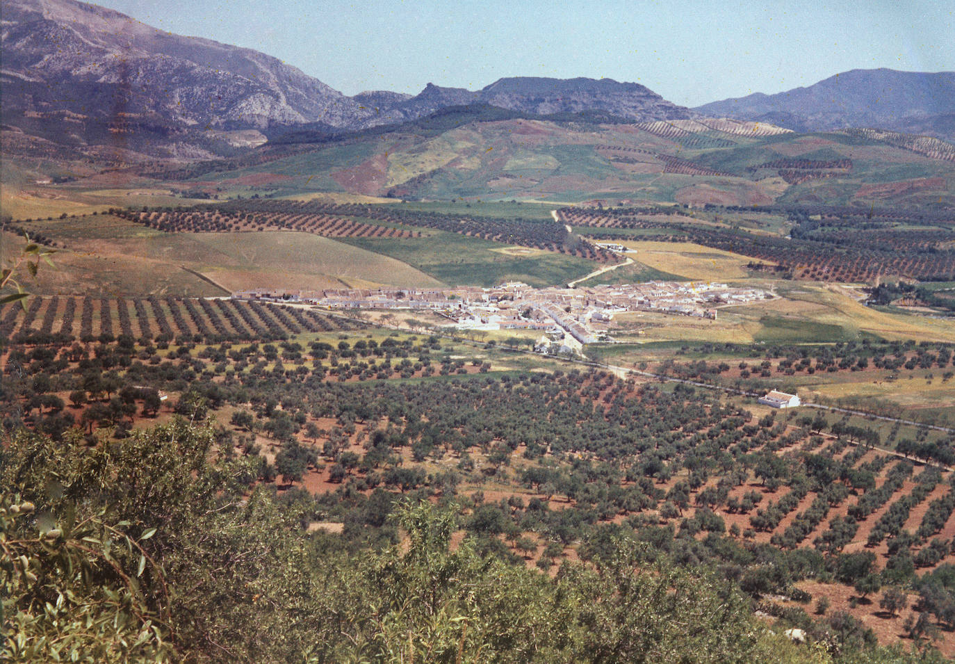 En los primeros meses de 1972 los vecinos se vieron obligados a abandonar su pueblo, que desapareció bajo las aguas del pantano del Guadalteba