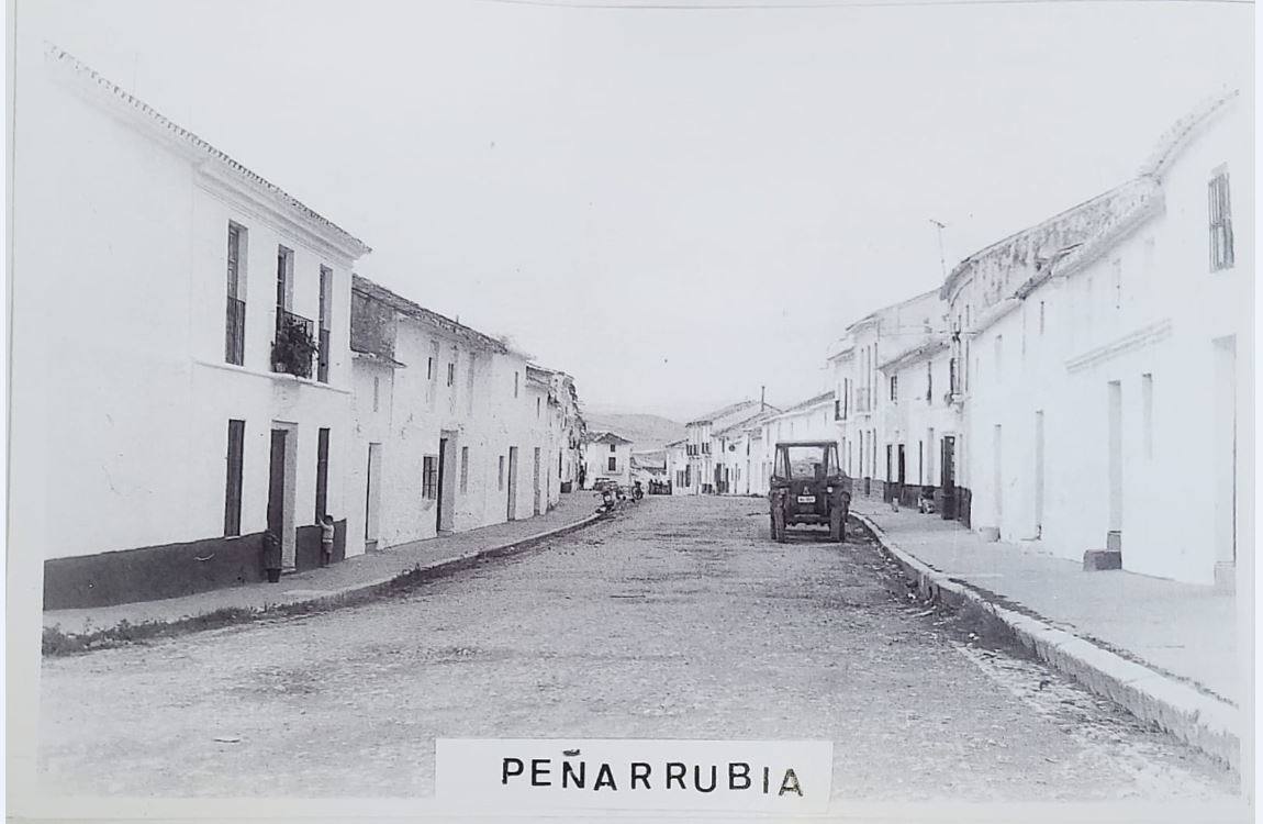 En los primeros meses de 1972 los vecinos se vieron obligados a abandonar su pueblo, que desapareció bajo las aguas del pantano del Guadalteba