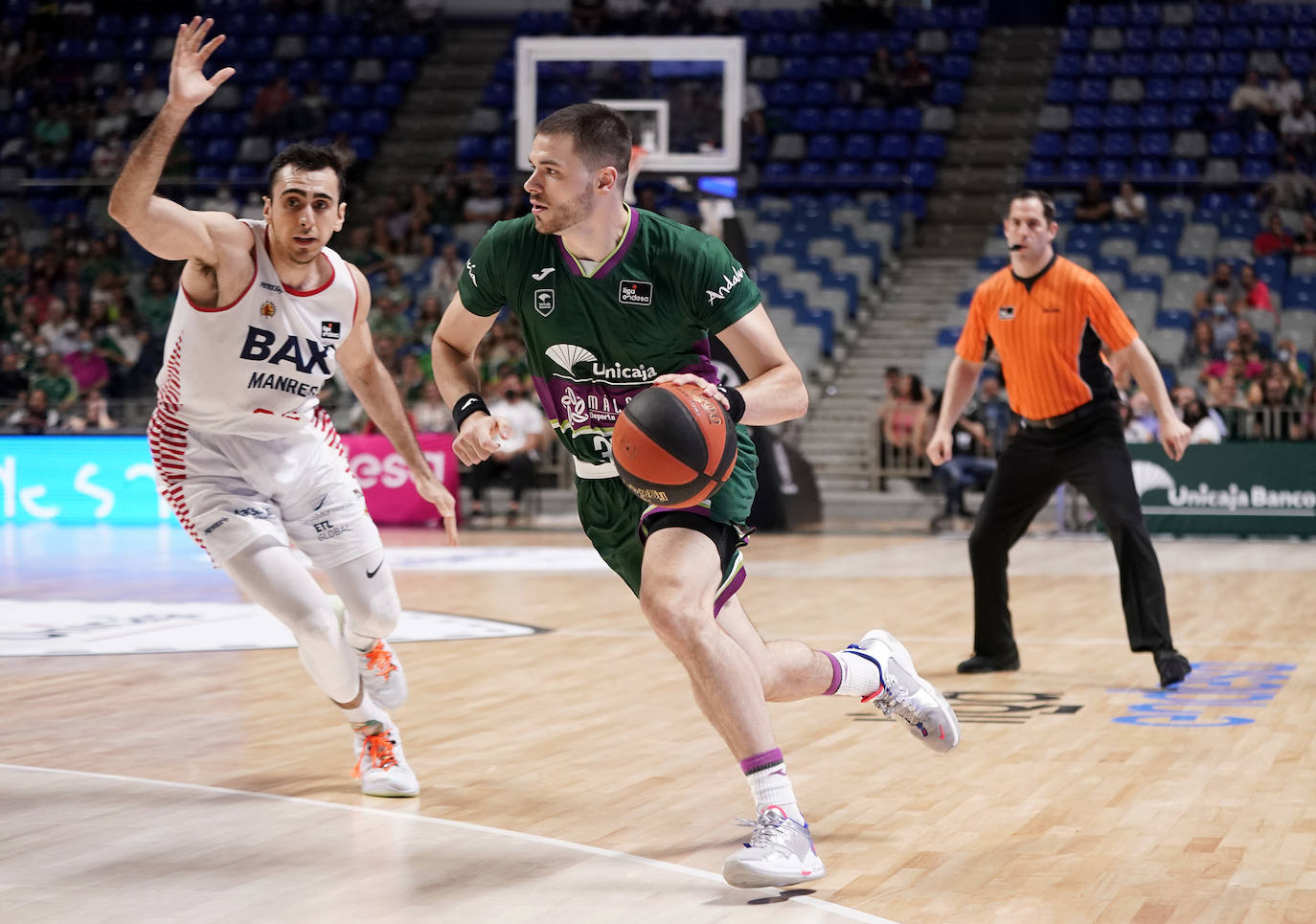 El Unicaja pierde en casa con el Baxi Manresa (95-100). 