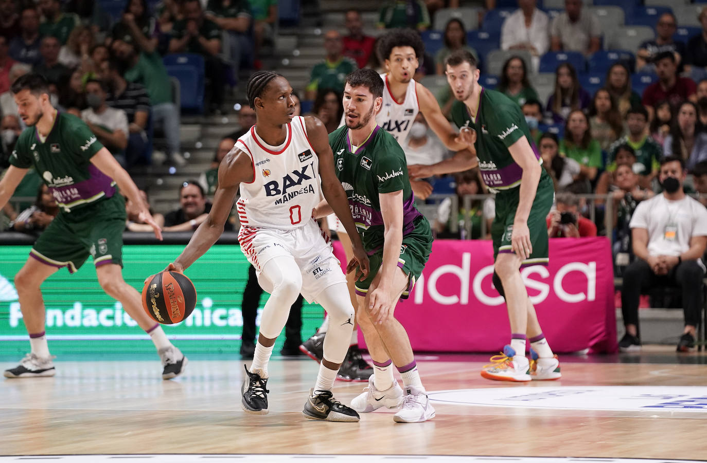 El Unicaja pierde en casa con el Baxi Manresa (95-100). 