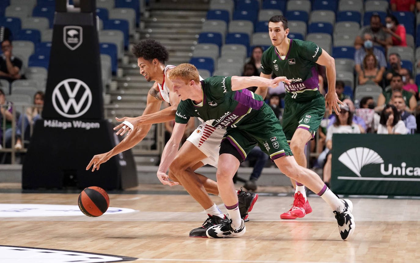 El Unicaja pierde en casa con el Baxi Manresa (95-100). 