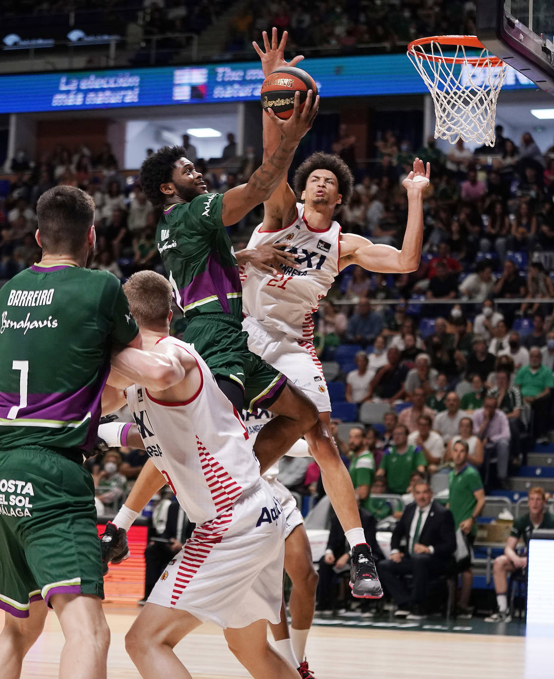 El Unicaja pierde en casa con el Baxi Manresa (95-100). 