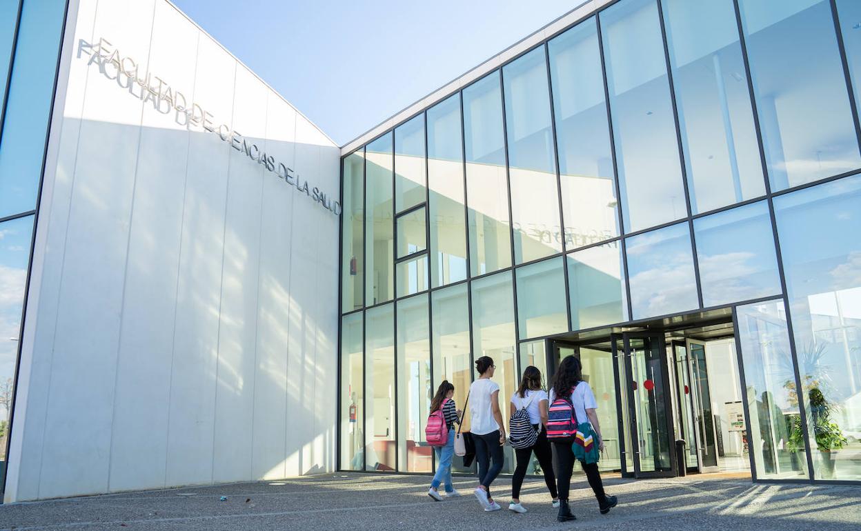 Estudiantes, en la Facultad de Ciencias de la Salud de la UMA. 