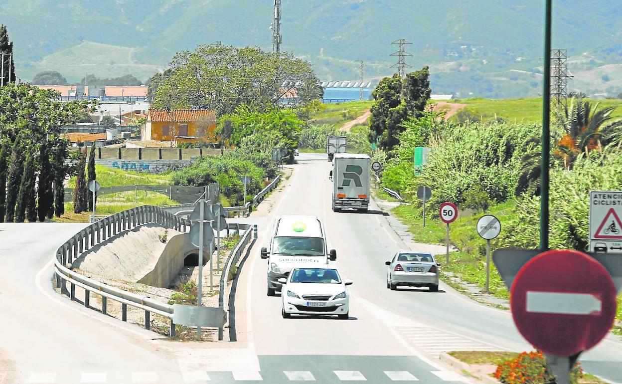 Aspecto del trazado de la antigua carretera de Cártama, junto a la que están previstos varios desarrollos. 