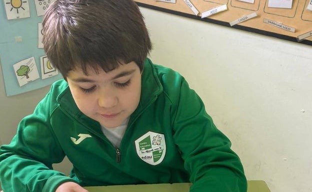 El pequeño Narciso, en el centro de educación específica de EDAU. 