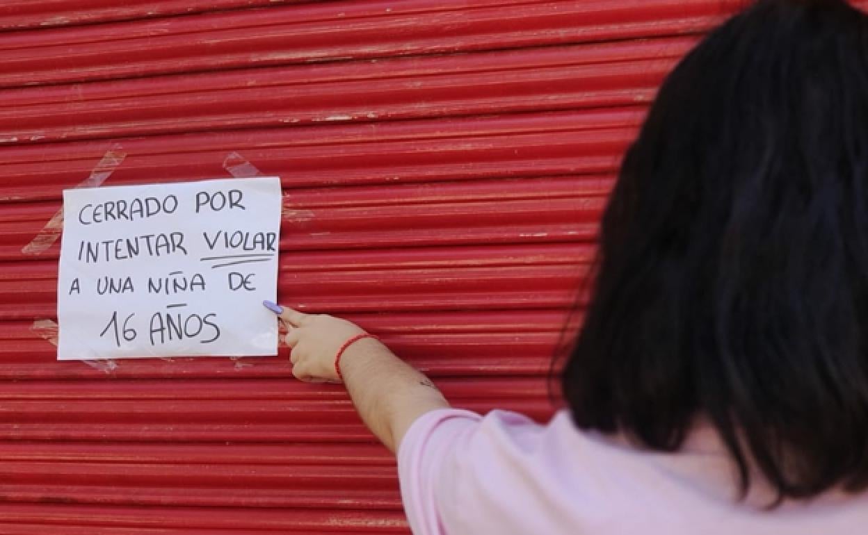 Prisión para el empleado de un restaurante detenido por abusos a una menor que pidió permiso para entrar al baño en Málaga