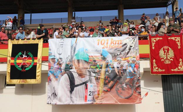 Homenaje a Francisco Contreras, conocido como 'Súper Paco', el abuelo 'runner' de Cártama que era habitual en los 101 y que falleció en 2019