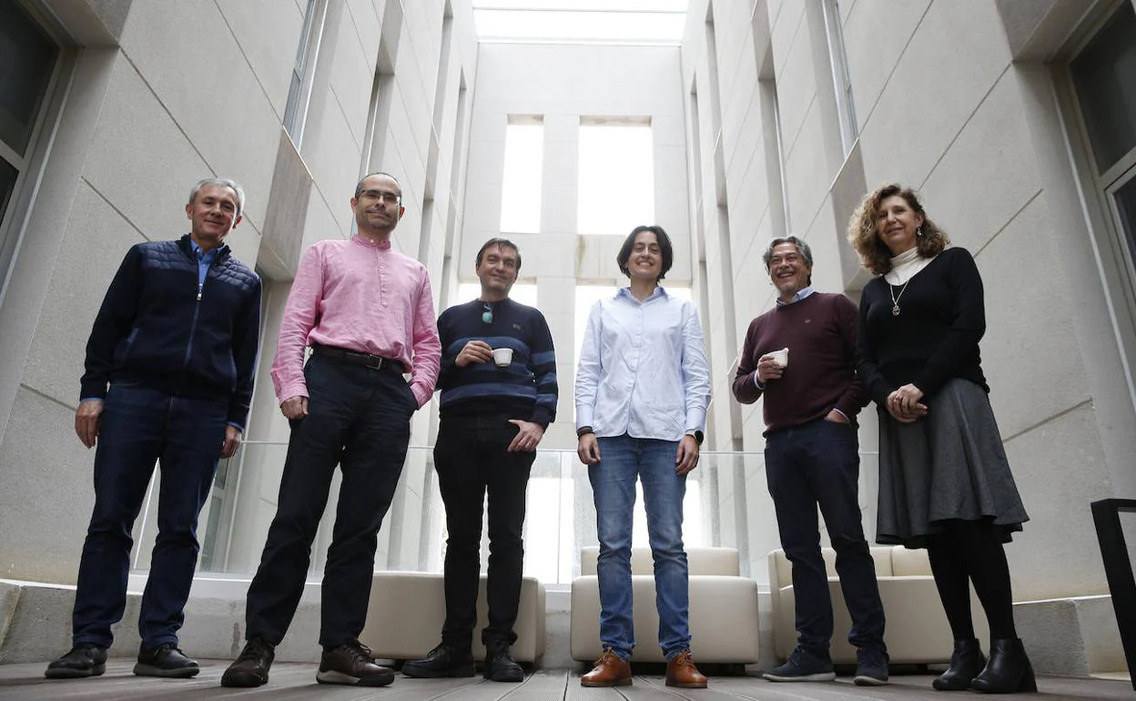 Pedro Merino, Rodrigo Román, Manuel Díaz, Almudena Díaz, José Francisco Aldana y María del Mar Gallardo, del instituto de Ingeniería de Software, que ha conseguido 4 millones de ayudas. 