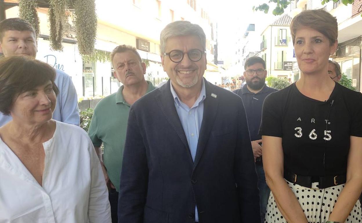 José Aurelio Aguilar posa con los miembros del Comité Territorial de la Costa del Sol. 