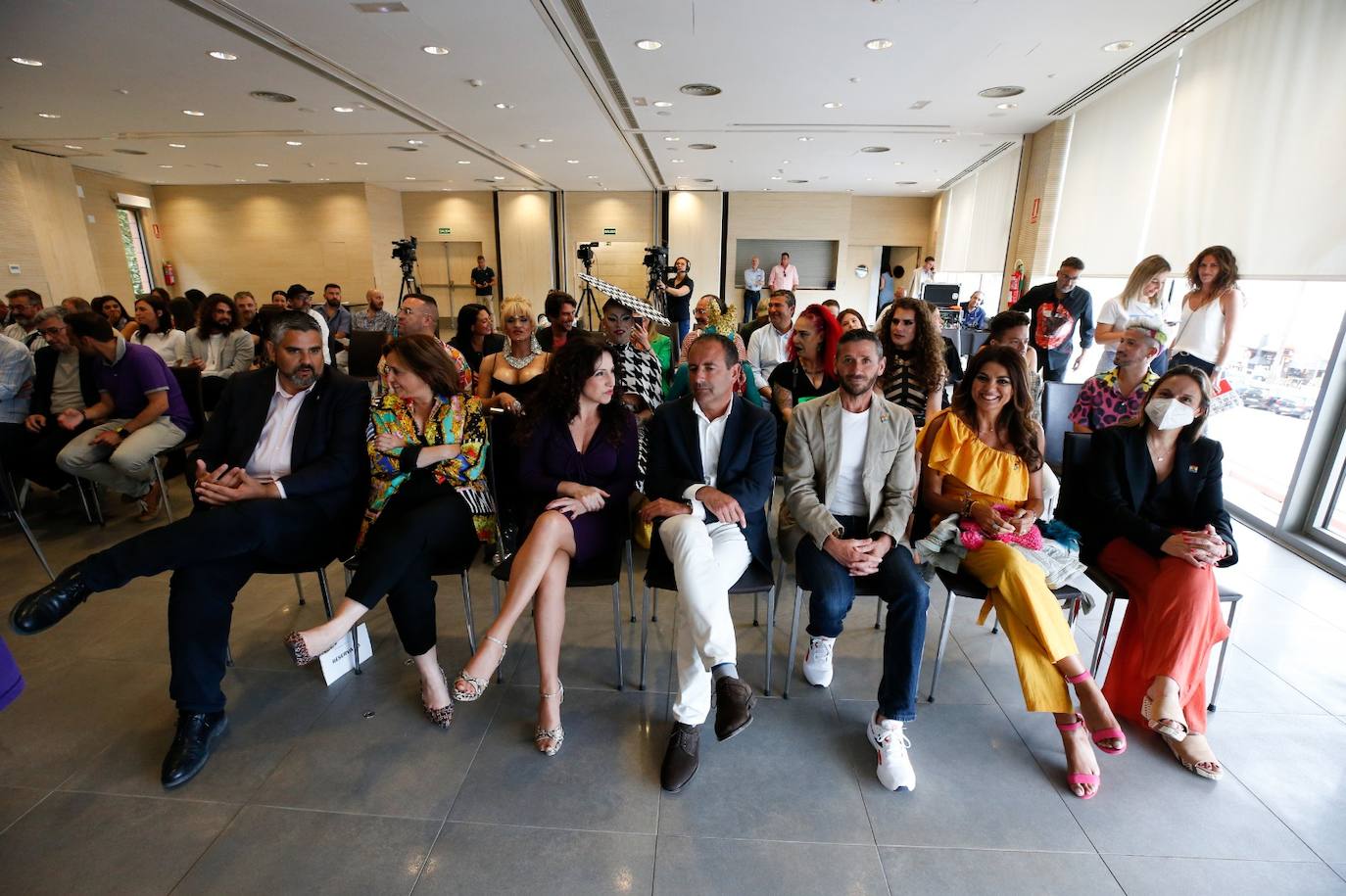 Fotos: SUR presenta la cuarta edición de SIX, la revista dedicada al colectivo LGTBI