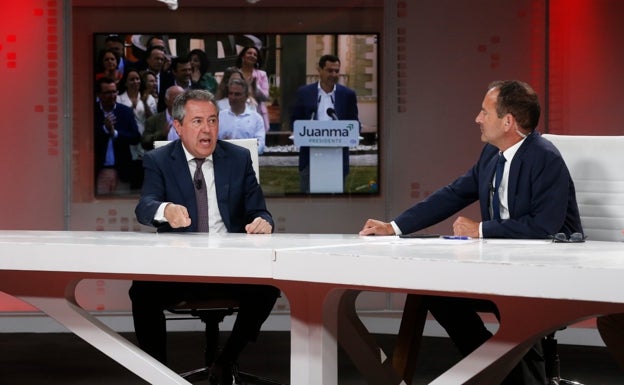 Juan Espadas, en un momento de su intervención, en el programa, atendiendo las preguntas de Manuel Castillo.