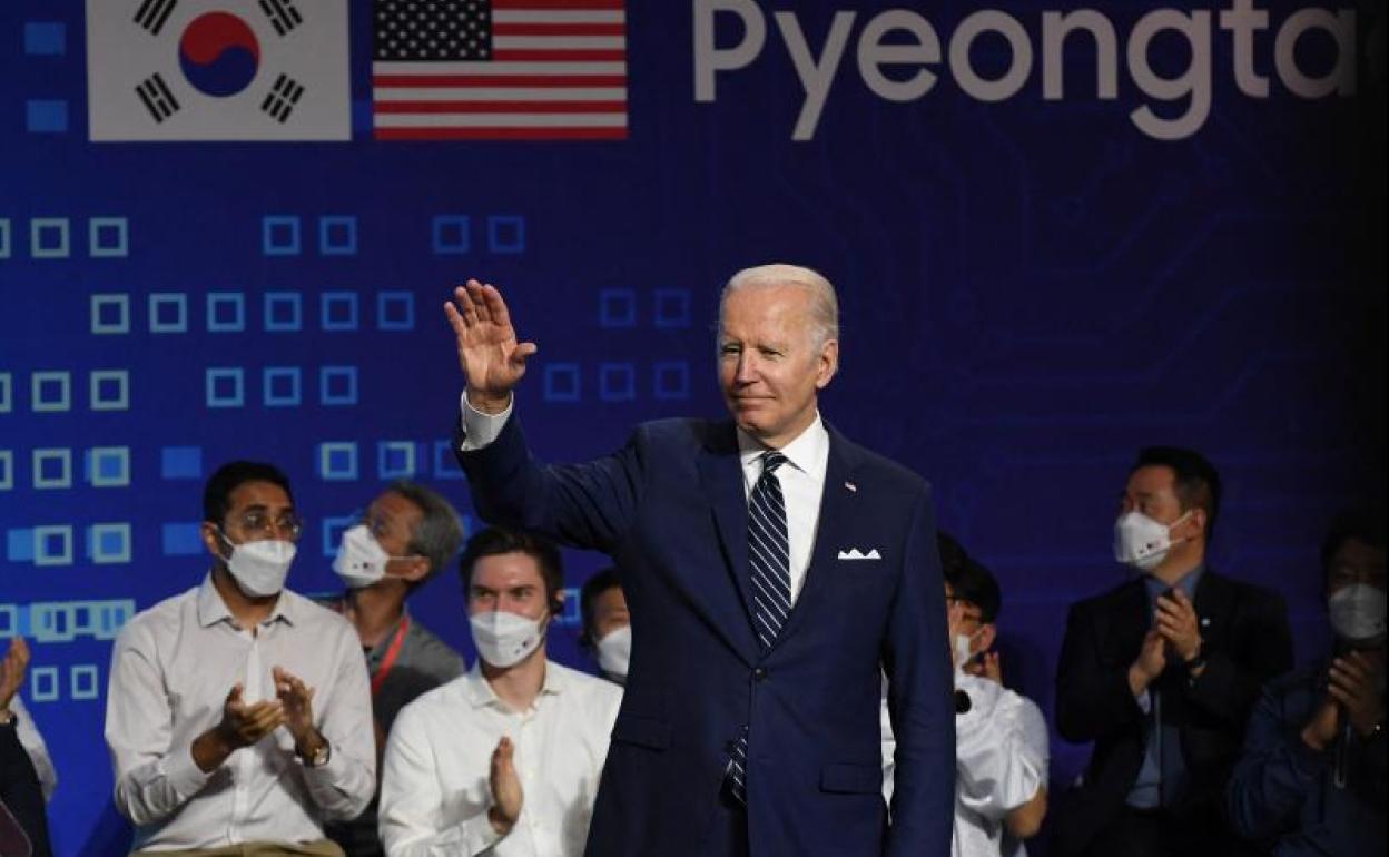 Biden visita al campus de Samsung en Pyeongtaek, Seúl.