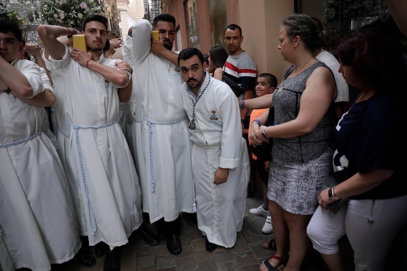 La Virgen de Araceli realiza su primera salida anual en mayo. 