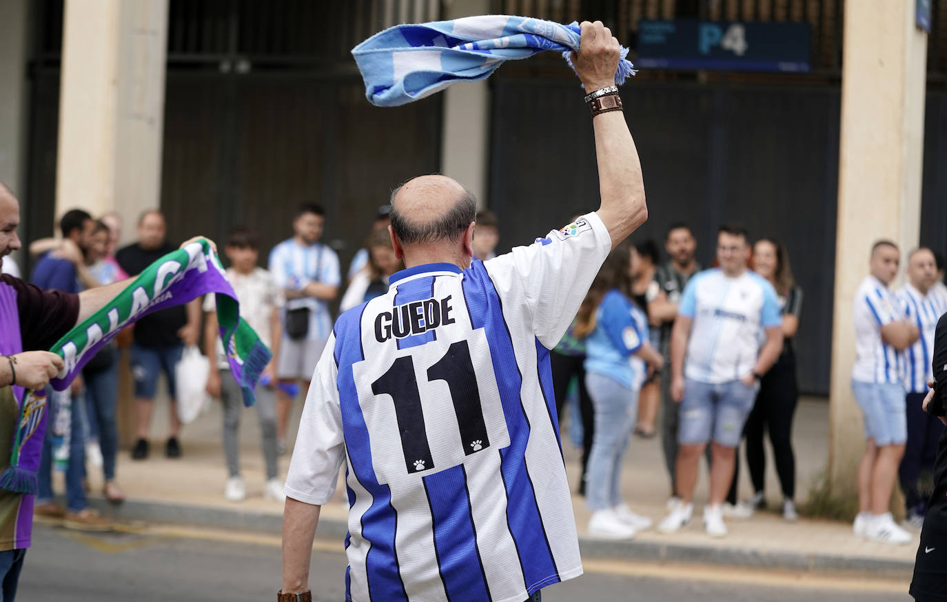 Impresionante recibimiento de la afición al Málaga. 