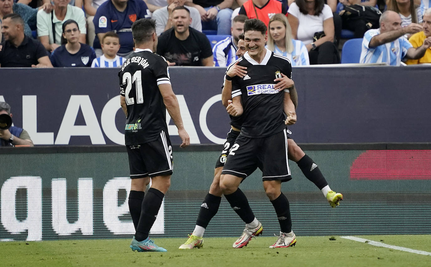 El Málaga pierde con el Burgos en La Rosaleda. 